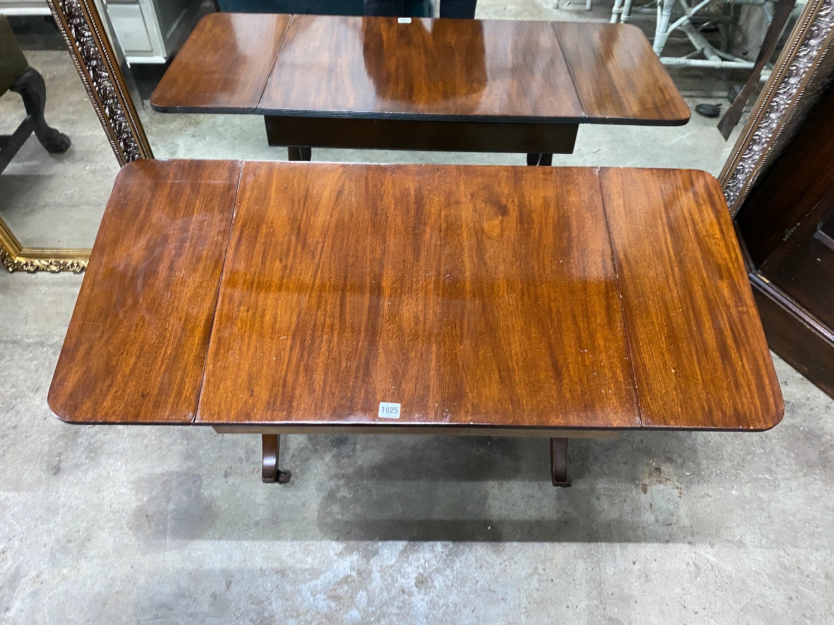 A reproduction mahogany drop leaf coffee table, length 112cm extended, width 51cm, height 52cm